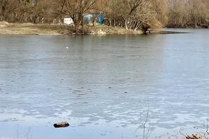 участок по адресу пгт. Шаровка, Набережна