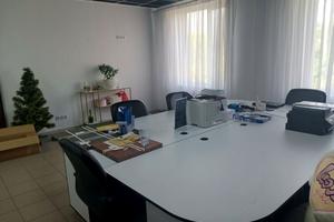 комерційна за адресою Центральна вул., 33