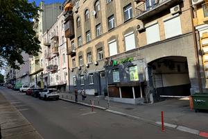 комерційна за адресою Антоновича вул. (Горького), 13