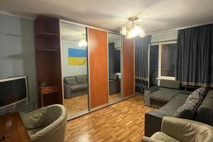 квартира за адресою Володимира Момота вул., 42
