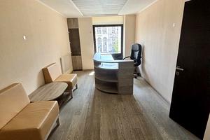 комерційна за адресою майдан Незалежності пл., 2