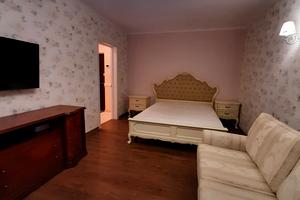 квартира за адресою Анни Ахматової вул., 6