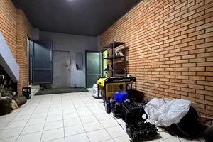 комерційна за адресою Автолюбителів вул., 1