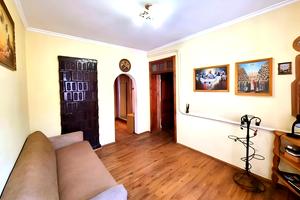 дом по адресу с. Зарванцы, Лялі Ратушної, 23
