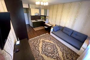 квартира за адресою Платанова вул., 82