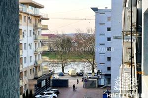 коммерческая по адресу Хмельницкого Богдана пл., 2В