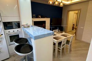 квартира за адресою Софії Русової вул., 3