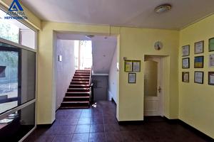 комерційна за адресою Володимирська вул., 72