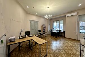 комерційна за адресою Незалежності вул., 11