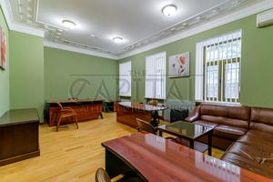 комерційна за адресою Липська вул., 10