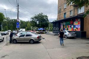 комерційна за адресою Ольжича вул., 3