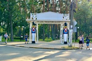 комерційна за адресою Покровська вул., 9/1