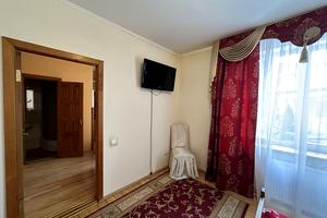 комерційна за адресою Червоної Калини просп., 79