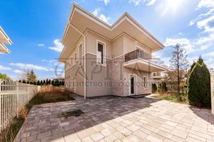 будинок за адресою с. Вишеньки, квітуча