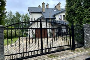 будинок за адресою вул. Володимира Івсюка, 12