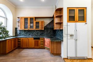 комерційна за адресою Лютеранська вул., 12