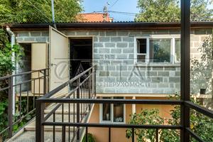 комерційна за адресою Сорочинська вул., 8