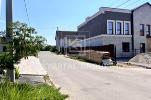 будинок за адресою с. Святопетрівське, Виноградна вул., 1