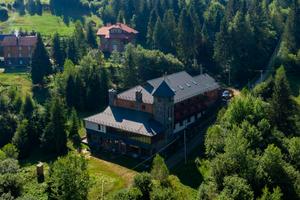 коммерческая по адресу Устияновича вул., 1