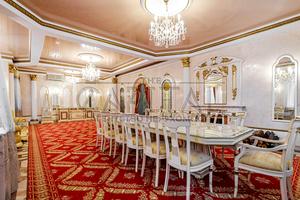 комерційна за адресою Патріарха Володимира Романюка вул. (Жовтнева), 2Б