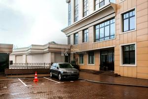 комерційна за адресою Михайла Грушевського вул., 9