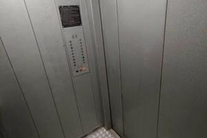 комерційна за адресою Тростянецька вул., 49