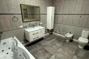 комерційна за адресою Кловський узвіз, 7
