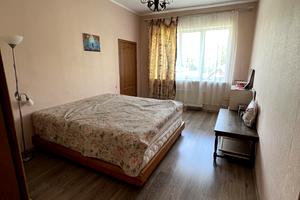 будинок за адресою Романа Шухевича вул.
