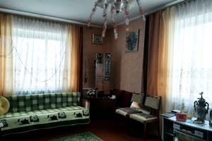 дом по адресу с. Александровка, Вчительська
