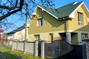 будинок за адресою с. Крихівці, Вивізна вул., 37