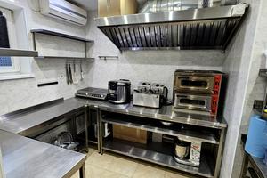 комерційна за адресою Українська вул., 83 б