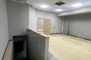 комерційна за адресою Дніпровська набережна вул., 13