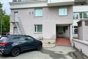 комерційна за адресою Леся Курбаса просп., 7-Б