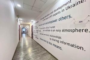 комерційна за адресою Польова вул., 24-Д