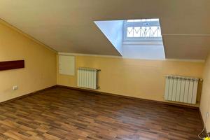 комерційна за адресою Саксаганського вул., 106Б