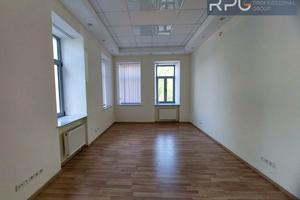 комерційна за адресою Володимирська вул., 4