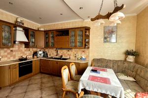 квартира за адресою Середньофонтанська вул., 19б