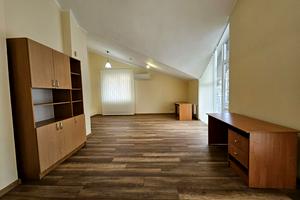 комерційна за адресою Військових Ветеранів вул., 6