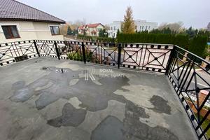 будинок за адресою Набережна вул.