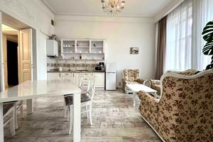 квартира за адресою Миколи Леонтовича вул., 1