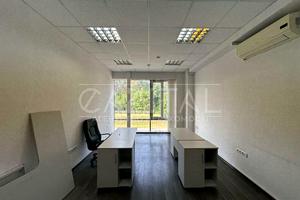 комерційна за адресою Паркова вул., 4