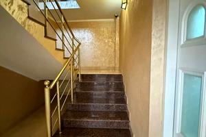 комерційна за адресою Центральна, 48