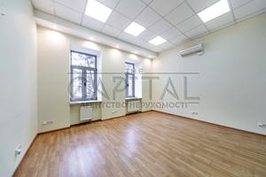 комерційна за адресою Володимирська вул., 4