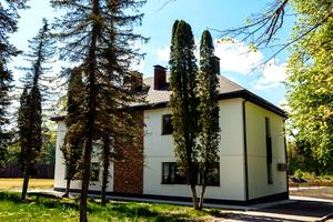 комерційна за адресою Лісова, 1