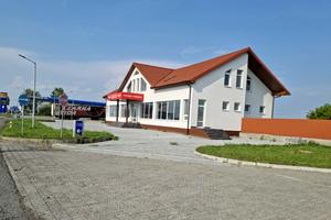 комерційна за адресою Головна, 5
