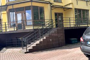 комерційна за адресою Українських Декабристів, 52/5