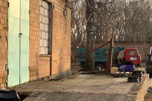 комерційна за адресою Центральна, 1