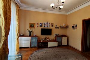 квартира за адресою Базарна вул., 66