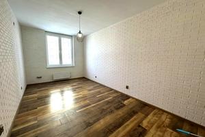 комерційна за адресою Кришталева вул., 1-А