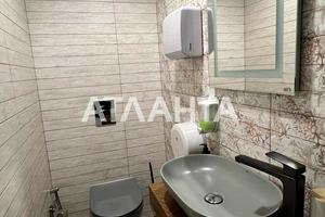 комерційна за адресою Зоопаркова вул., 8в